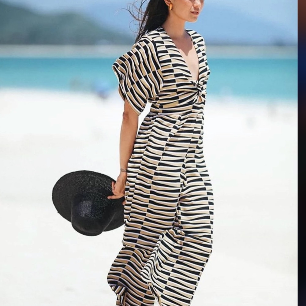 Ava Sky striped jumpsuit romper size medium nwt